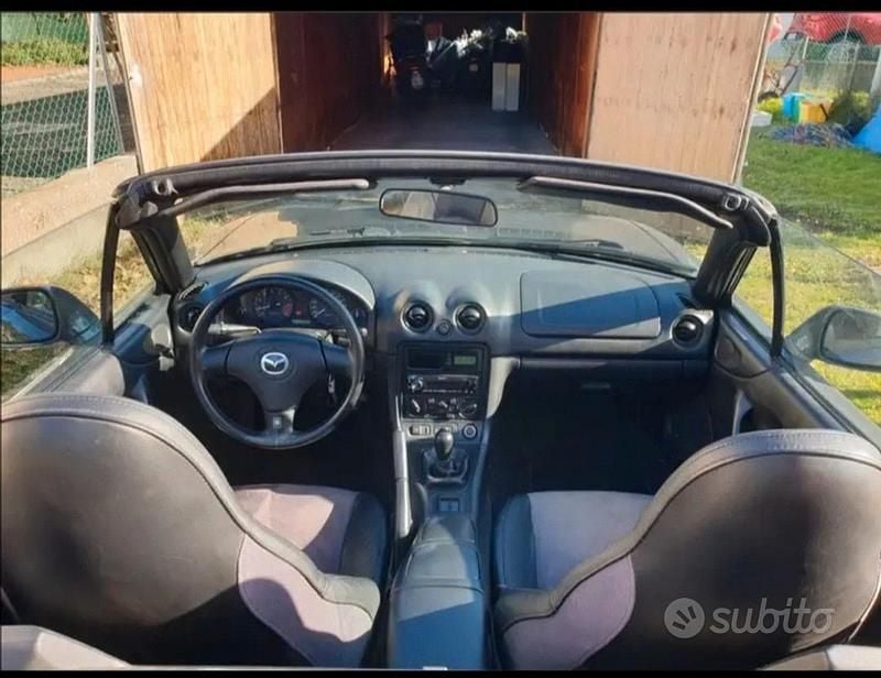 Usata Mazda MX5 110 CV (80 kW) 2000 Grigio Cabrio