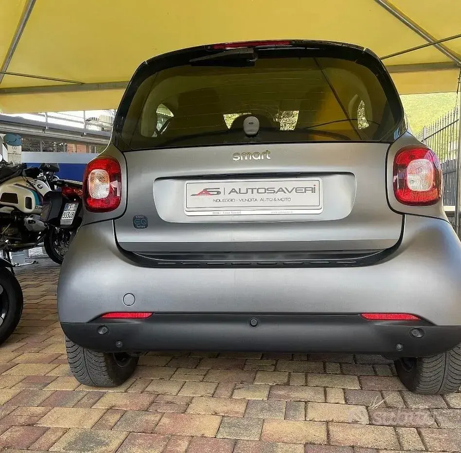 Usata Smart ForTwo Coupé 41 kW (56 CV) 2020 Nero Utilitaria