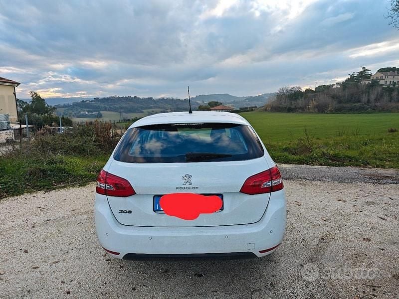 Usata Peugeot 308 SW Business-Line 102 CV (75 kW) 2020 Bianco Station wagon