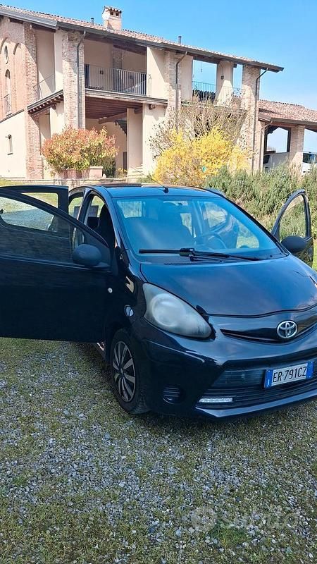 Usata Toyota Aygo 68 CV (50 kW) 2013 Nero Utilitaria