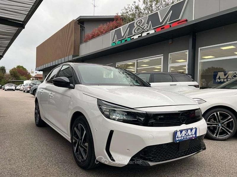 Bianco Nuova 2025 Opel Corsa Tre volumi | 16.400 € (Buon prezzo) - Immagine 1/4