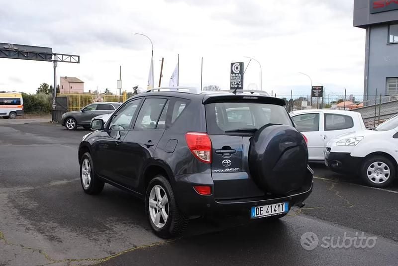 Usata Toyota RAV4 136 CV (100 kW) 2007 Nero SUV