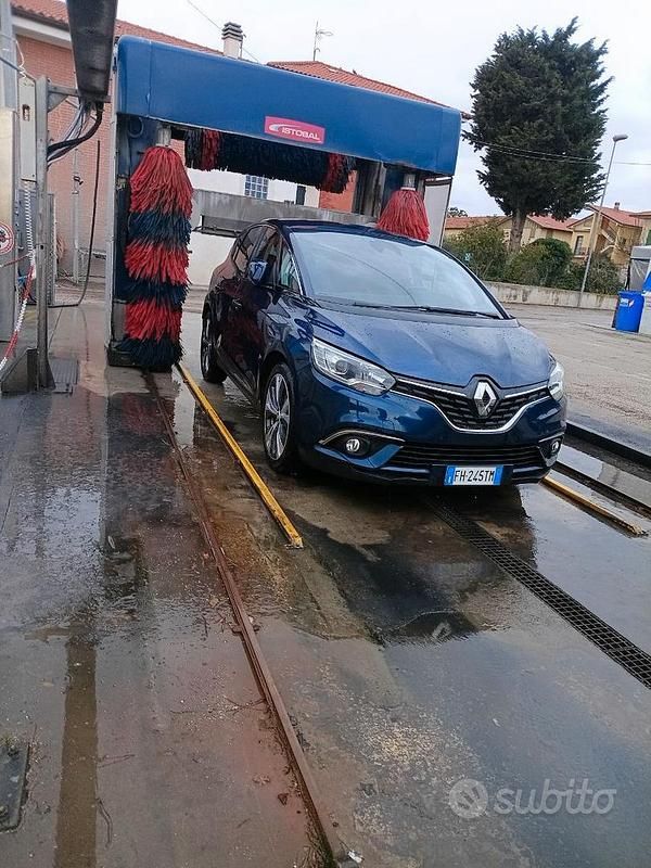 Blu Usata 2017 Renault Scénic IV Monovolume | 9600 € (Ottimo prezzo) - Immagine 1/4