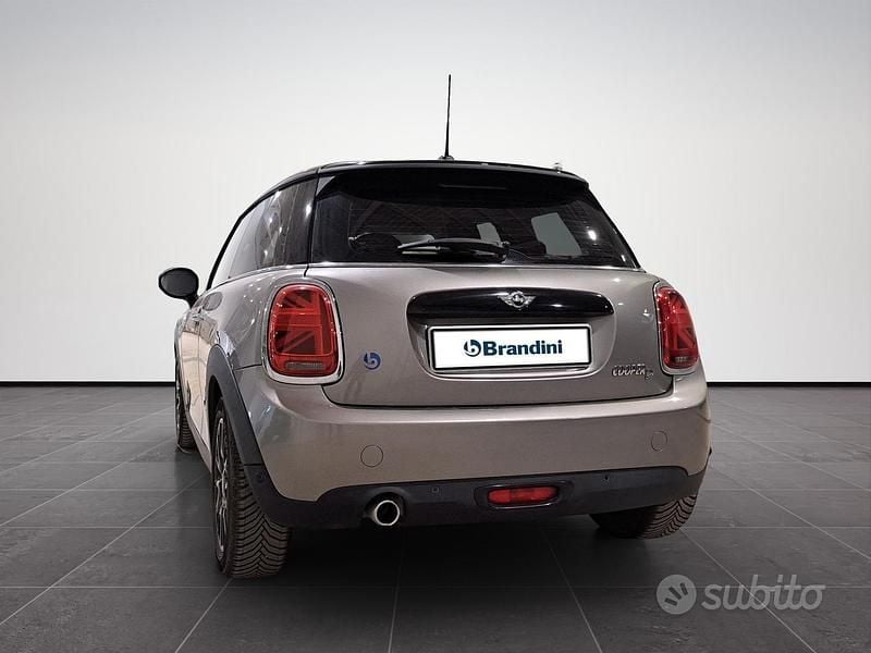 Usata Mini Cooper D 116 CV (85 kW) 2018 Grigio Utilitaria