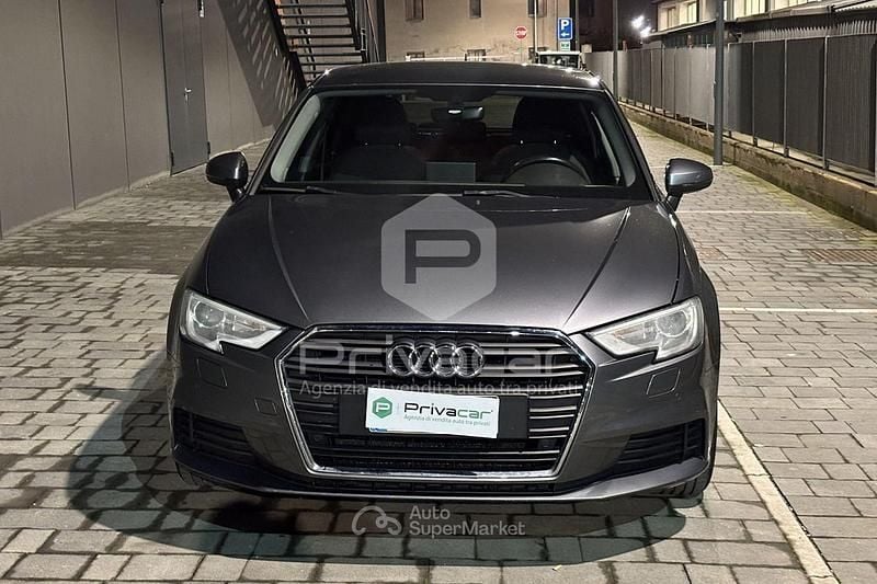 Usata Audi A3 Business 110 CV (80 kW) 2017 Gray Berlina