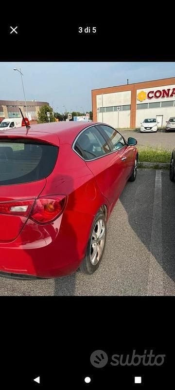 Usata Alfa Romeo Giulietta Distinctive 105 CV (77 kW) 2011 Rosso Utilitaria