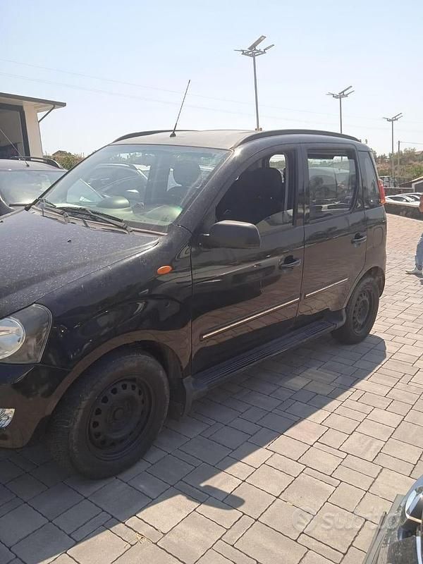 Usata Mahindra Quanto 120 CV (88 kW) 2016 Nero SUV