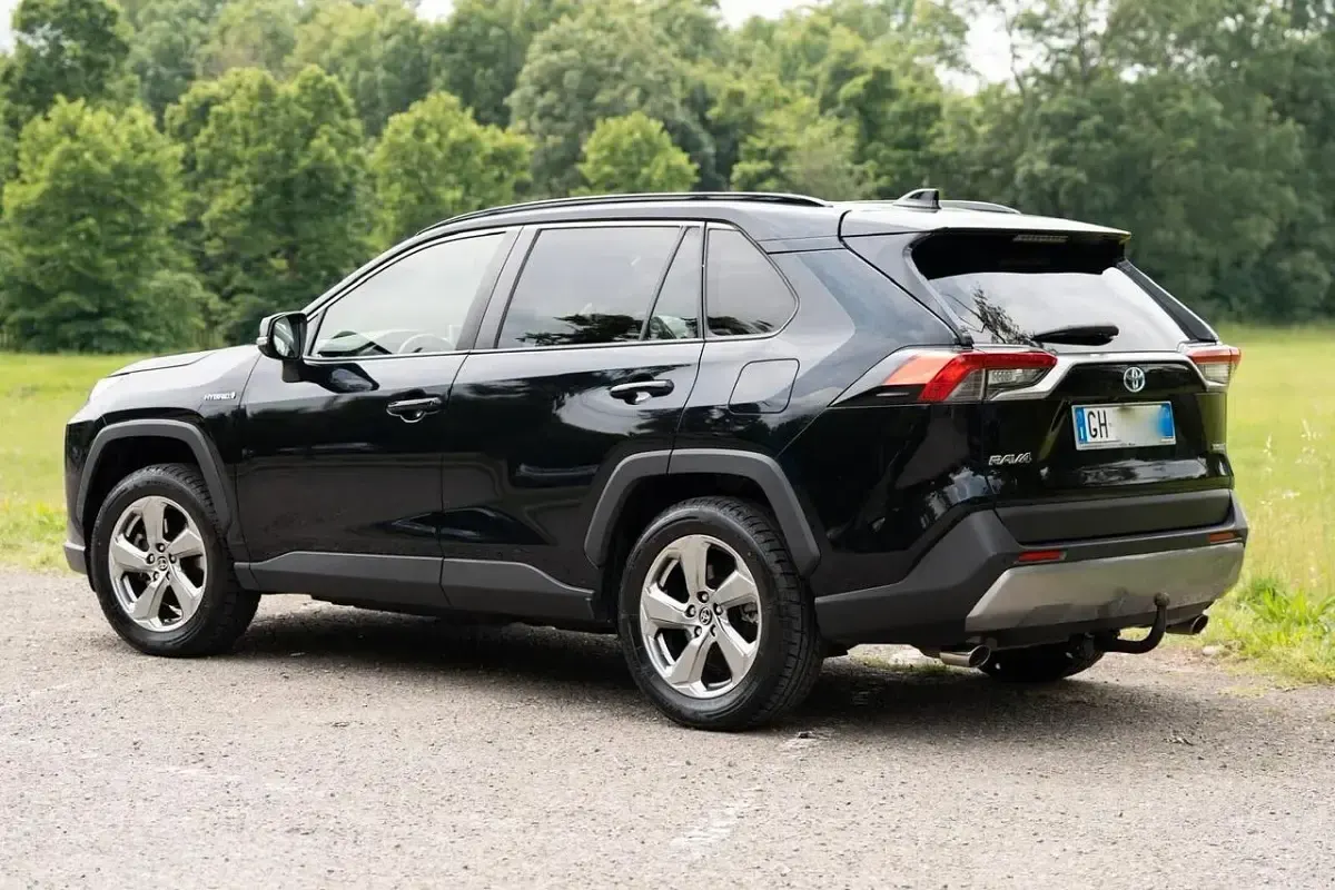 Usata Toyota RAV4 Hybrid 178 CV (130 kW) 2021 Nero SUV