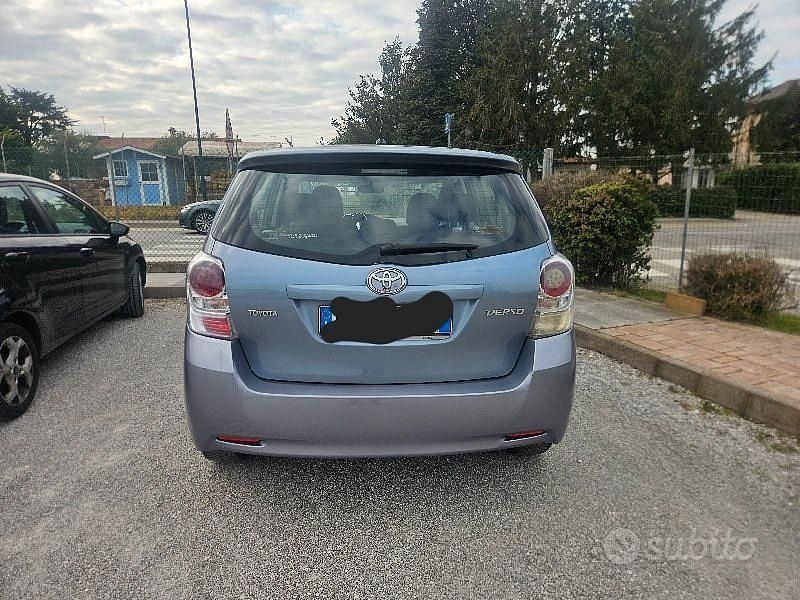 Usata Toyota Verso Style 126 CV (92 kW) 2012 Grigio Monovolume