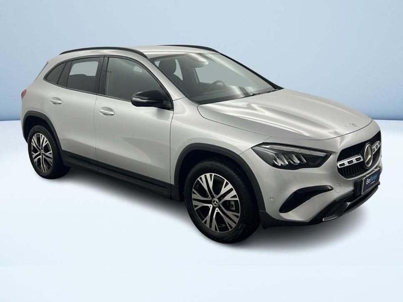Usata Mercedes GLA200 Advanced 150 CV (110 kW) 2024 Argento SUV