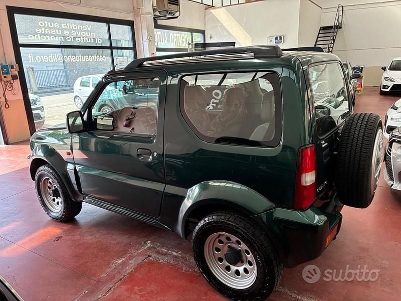 Usata Suzuki Jimny 86 CV (63 kW) 2007 Verde SUV
