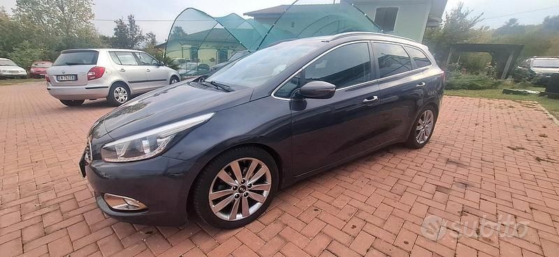 Grigio Usata 2012 Kia Ceed Sportswagon Platinum Station wagon | 6500 € (Buon prezzo) - Immagine 1/4