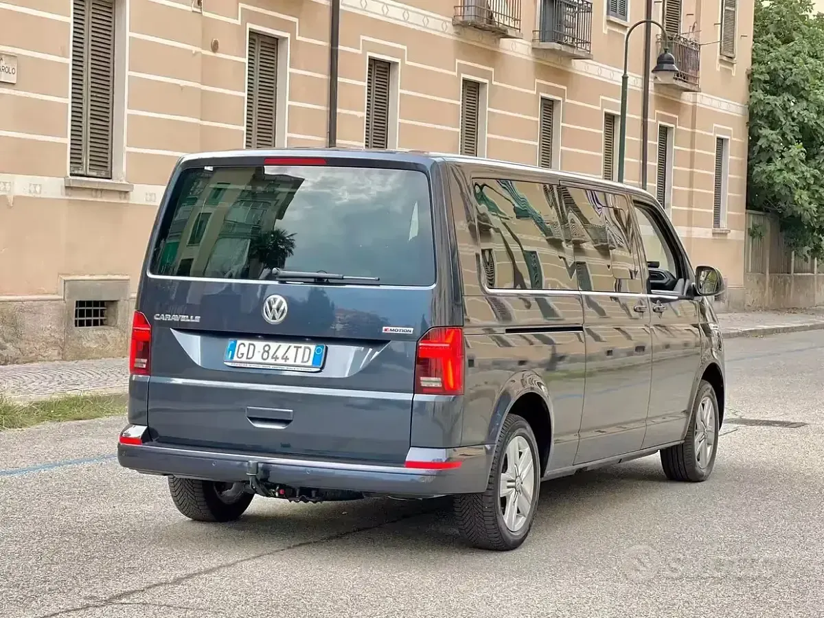 Usata VW Caravelle 199 CV (146 kW) 2020 Grigio Furgone