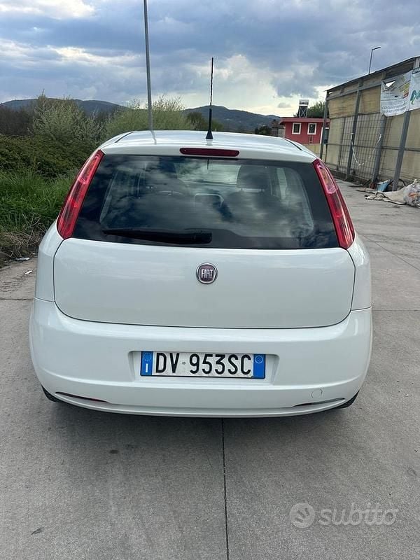 Usata Fiat Grande Punto 65 CV (47 kW) 2009 Bianco Utilitaria