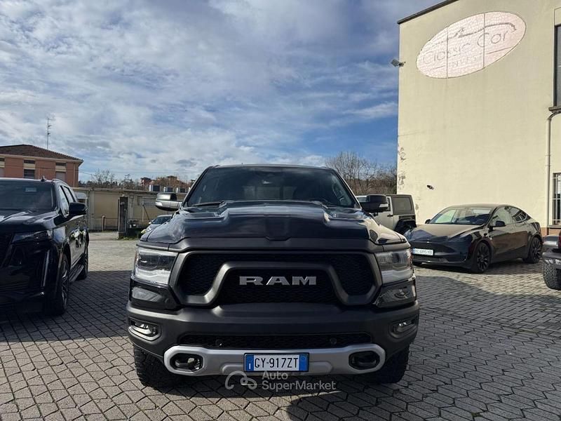 Usata RAM 1500 401 CV (294 kW) 2022 Nero Pick-up