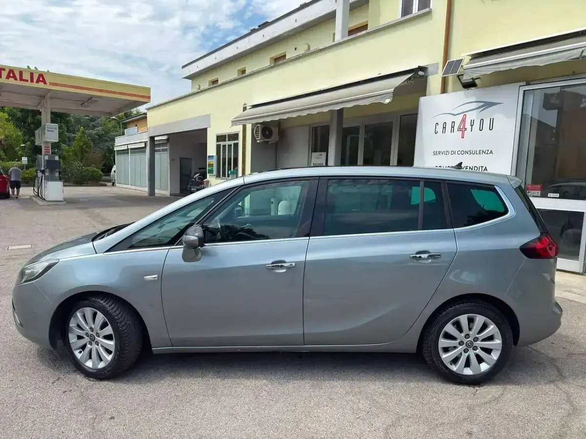 Usata Opel Zafira Tourer 150 CV (110 kW) 2013 Grigio Monovolume