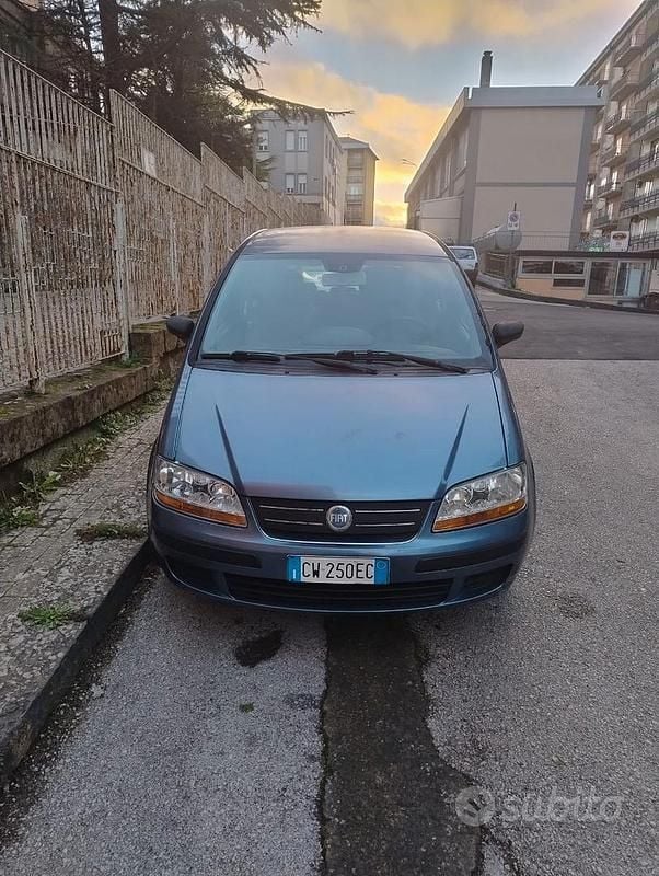 Blu Usata 2005 Fiat Idea Monovolume | 3000 € (Buon prezzo) - Immagine 1/4