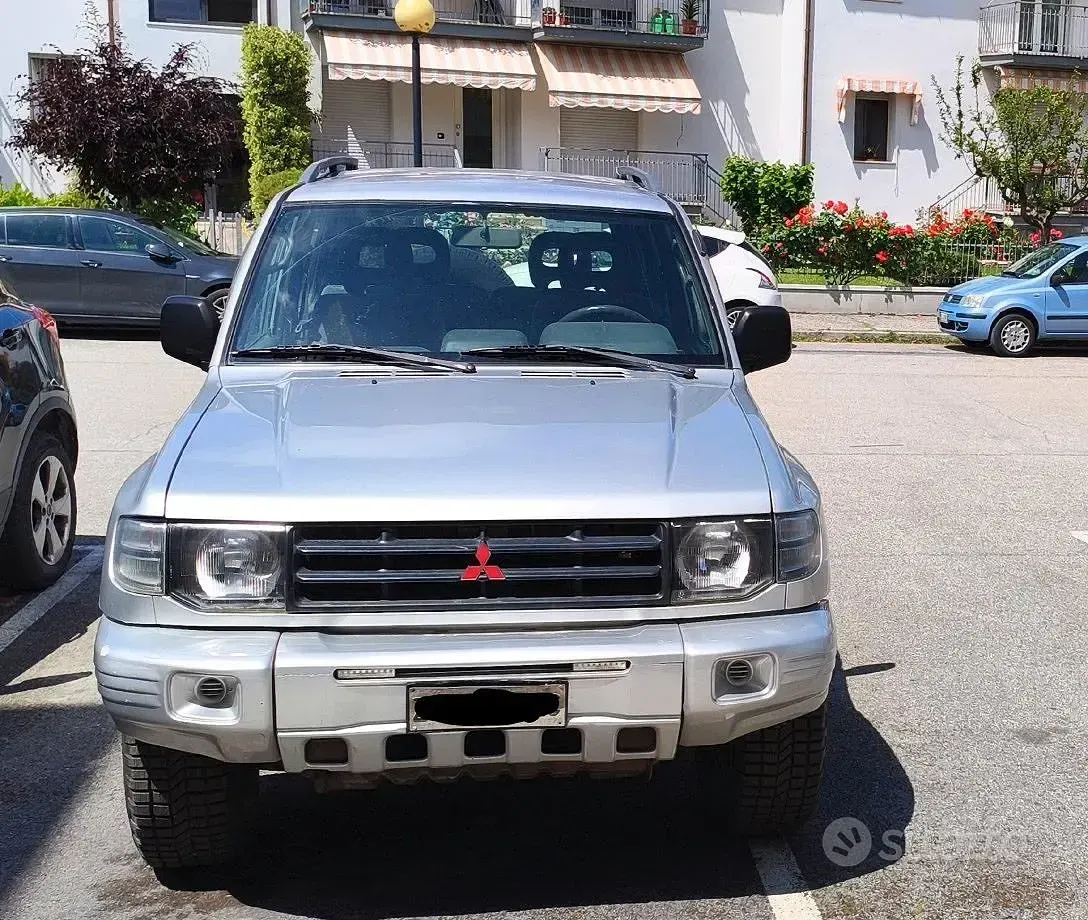 Usata Mitsubishi Pajero 100 CV (73 kW) 1999 Grigio SUV