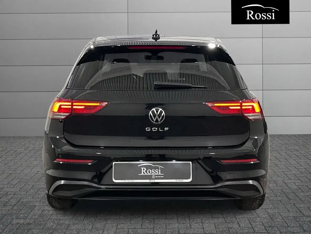 Usata VW Golf VII Life 150 CV (110 kW) 2020 Nero metallizzato Berlina