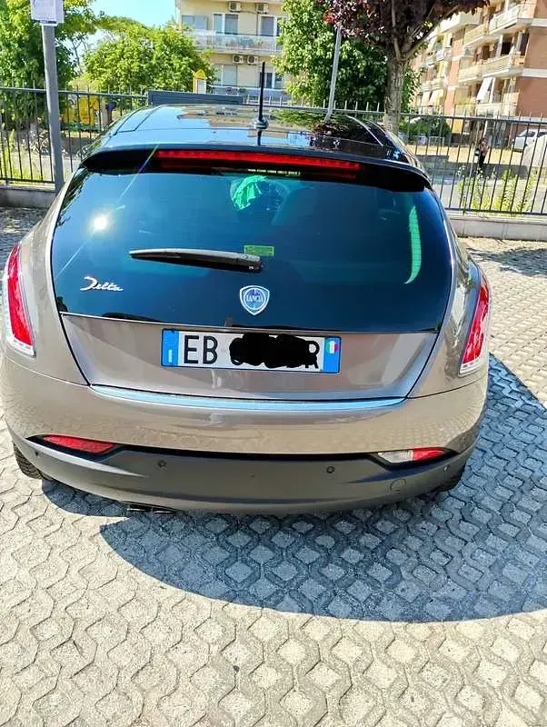 Usata Lancia Delta 189 CV (139 kW) 2010 Bronzo Utilitaria