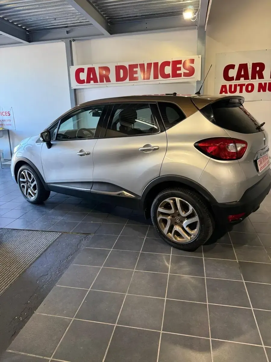 Usata Renault Captur 90 CV (66 kW) 2016 Argento SUV