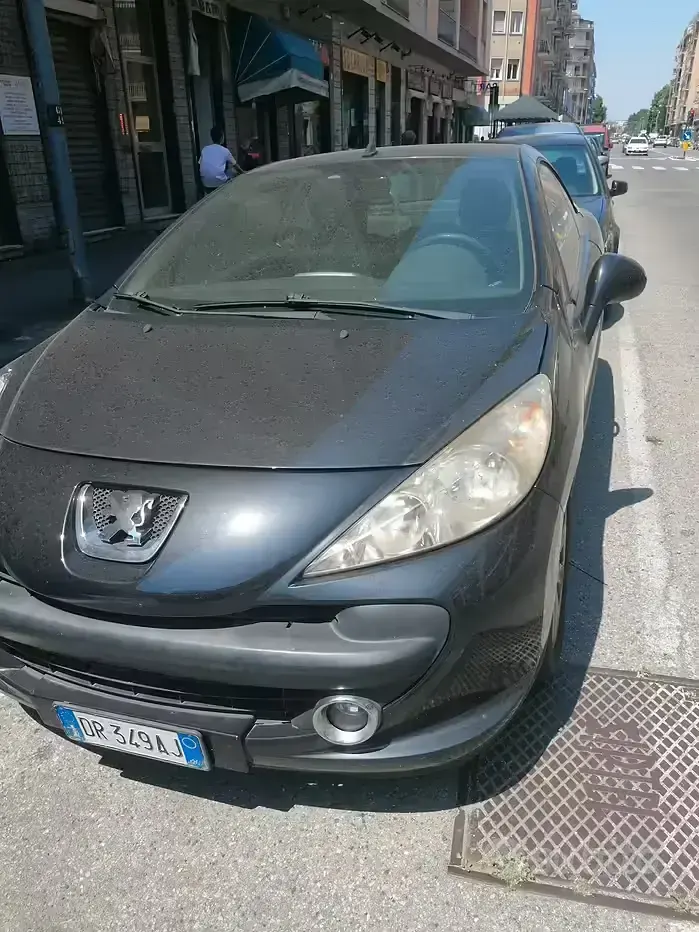 Usata Peugeot 207 CC 120 CV (88 kW) 2008 Nero Cabrio
