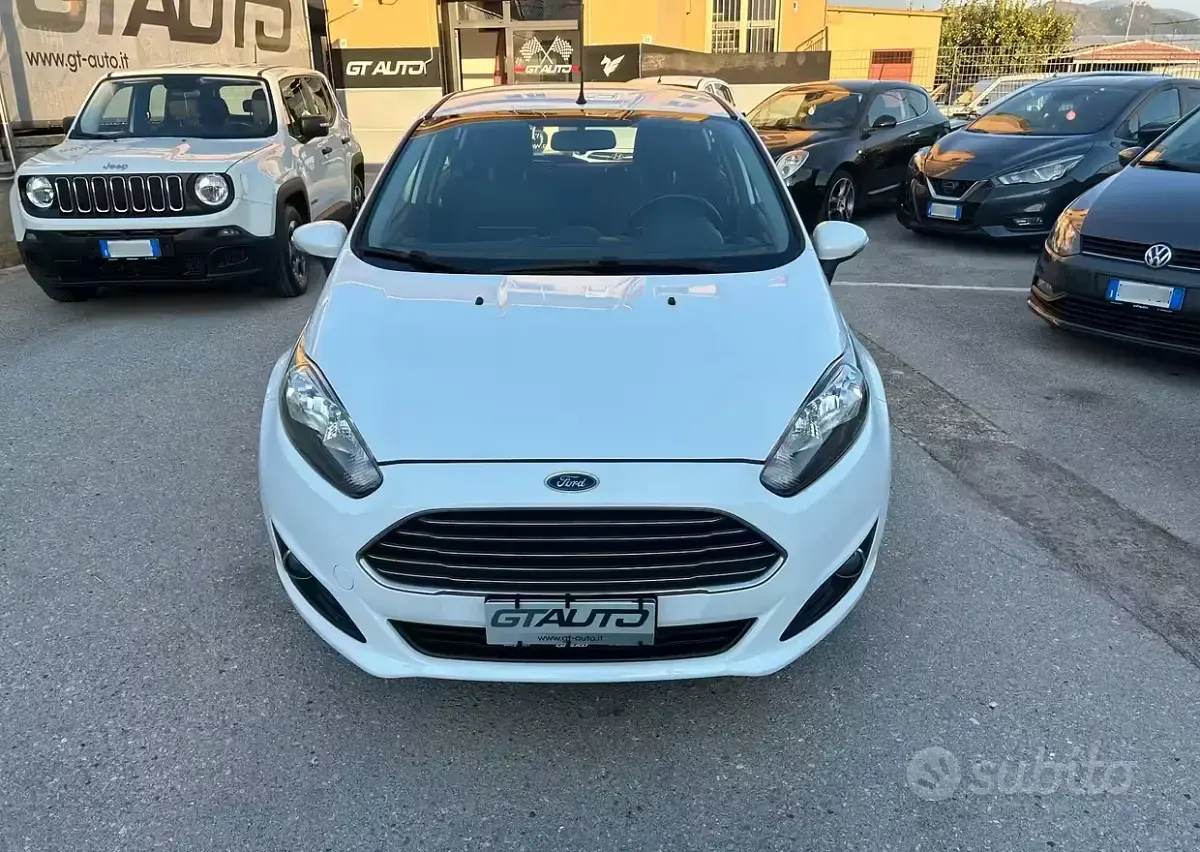 Usata Ford Fiesta 75 CV (55 kW) 2013 Bianco Berlina