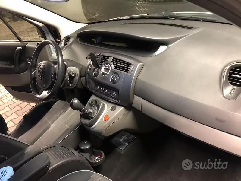 Usata Renault Scénic II Dynamique 120 CV (88 kW) 2004 Grigio Monovolume