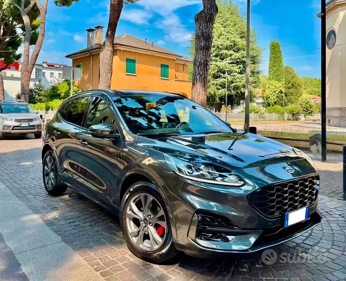 Usata Ford Kuga ST-Line 120 CV (88 kW) 2022 Grigio SUV