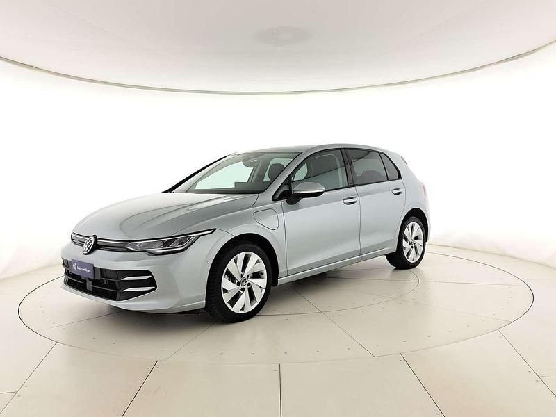 Usata VW Golf VIII Edition 204 CV (150 kW) 2025 Dolomite silver metallizzato Berlina