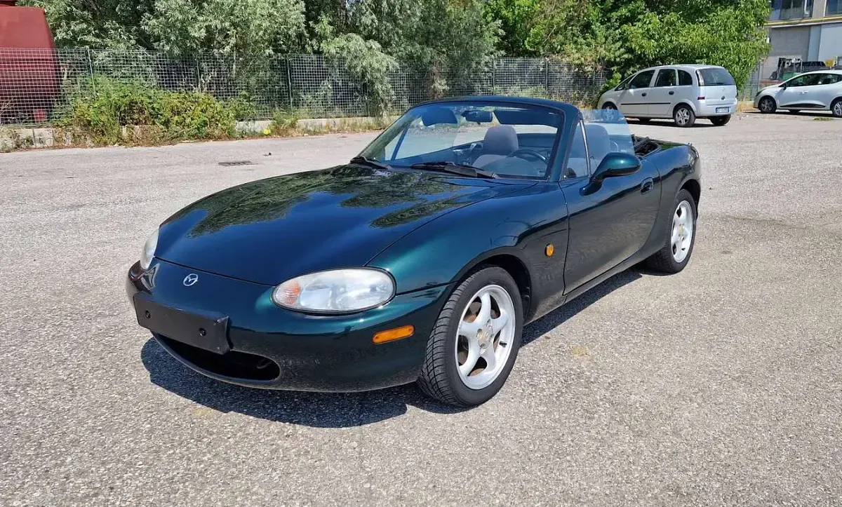 Usata Mazda MX5 140 CV (102 kW) 1998 Verde Cabrio