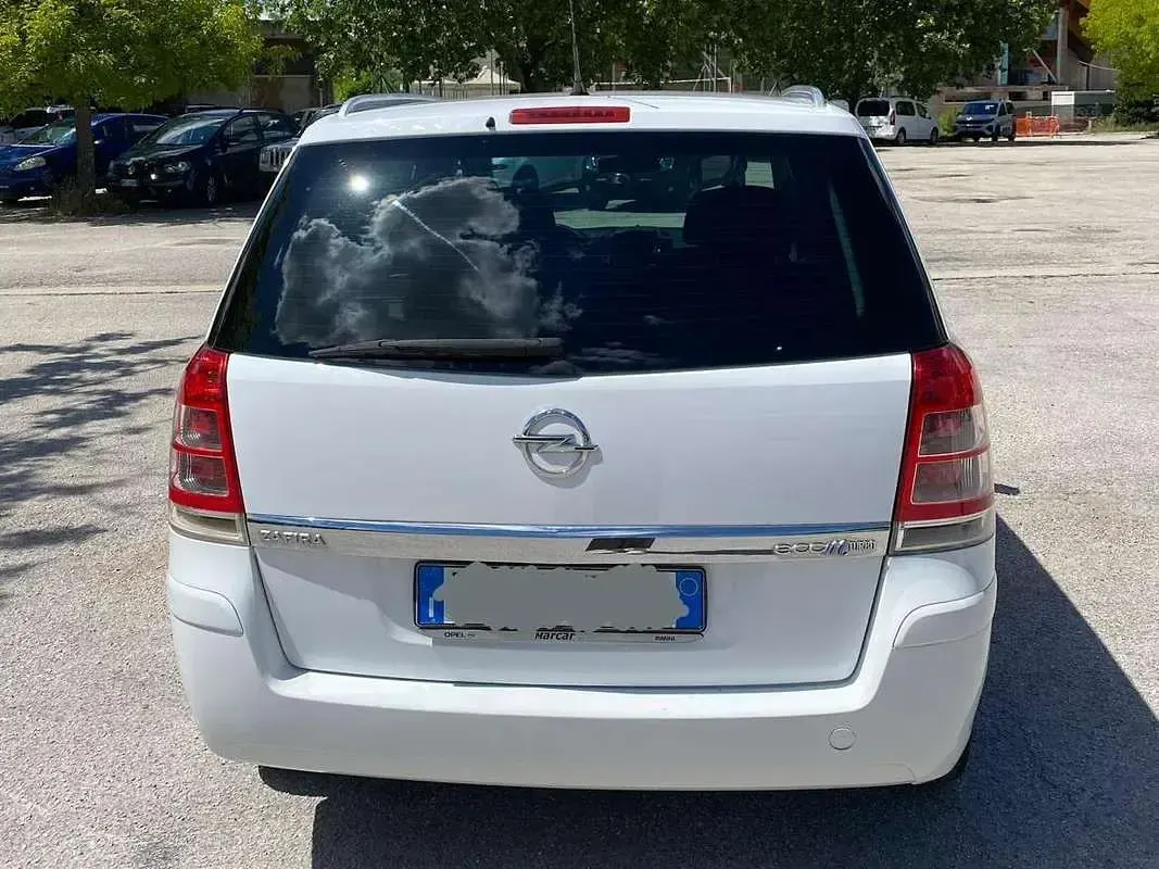 Usata Opel Zafira Tourer Cosmo 150 CV (110 kW) 2013 Bianco Monovolume