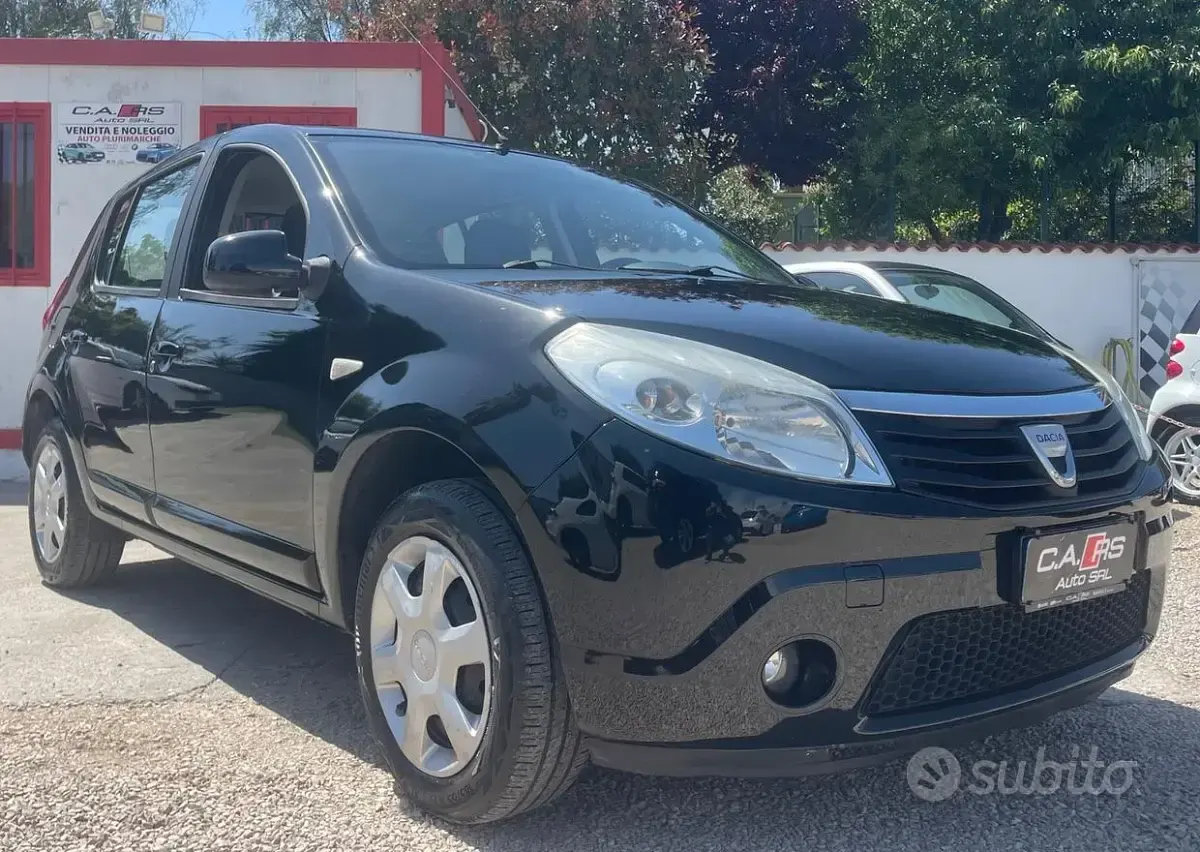 Usata Dacia Sandero Lauréate 75 CV (55 kW) 2010 Nero Berlina