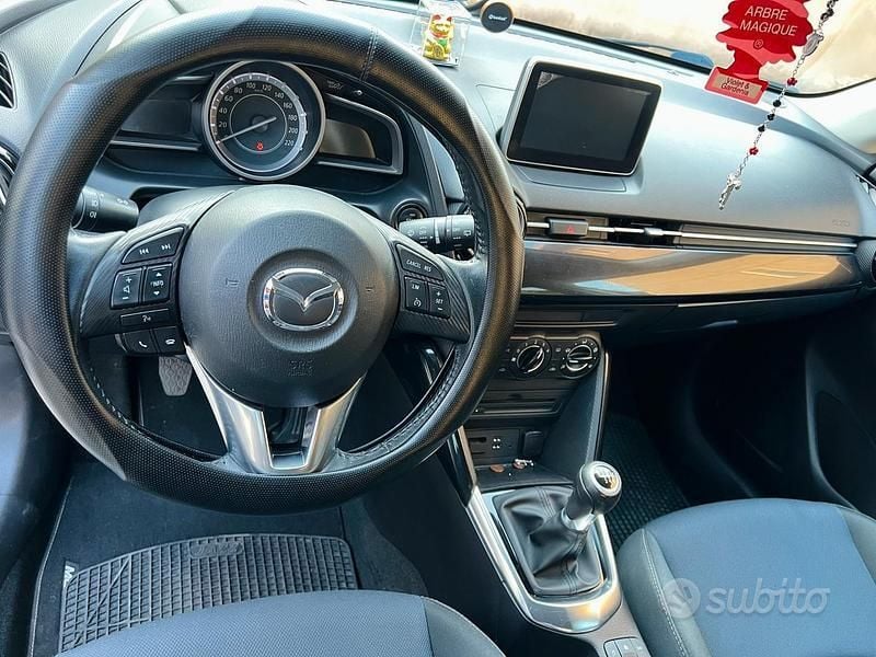 Usata Mazda 2 105 CV (77 kW) 2016 Grigio Berlina