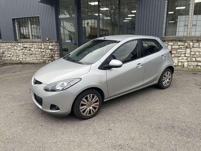 Usata Mazda 2 86 CV (63 kW) 2008 Argento Utilitaria