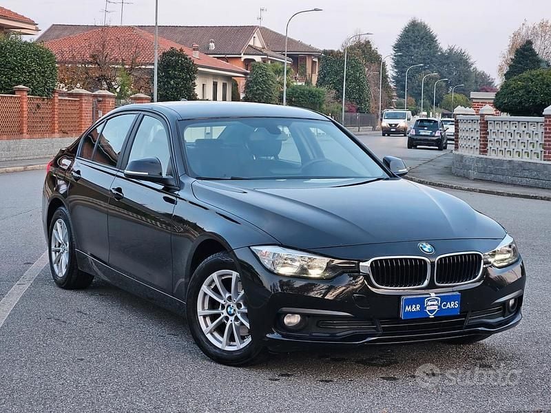 Nero Usata 2017 BMW 318 Efficient Dynamics Tre volumi | 11.999 € (Buon prezzo) - Immagine 1/4