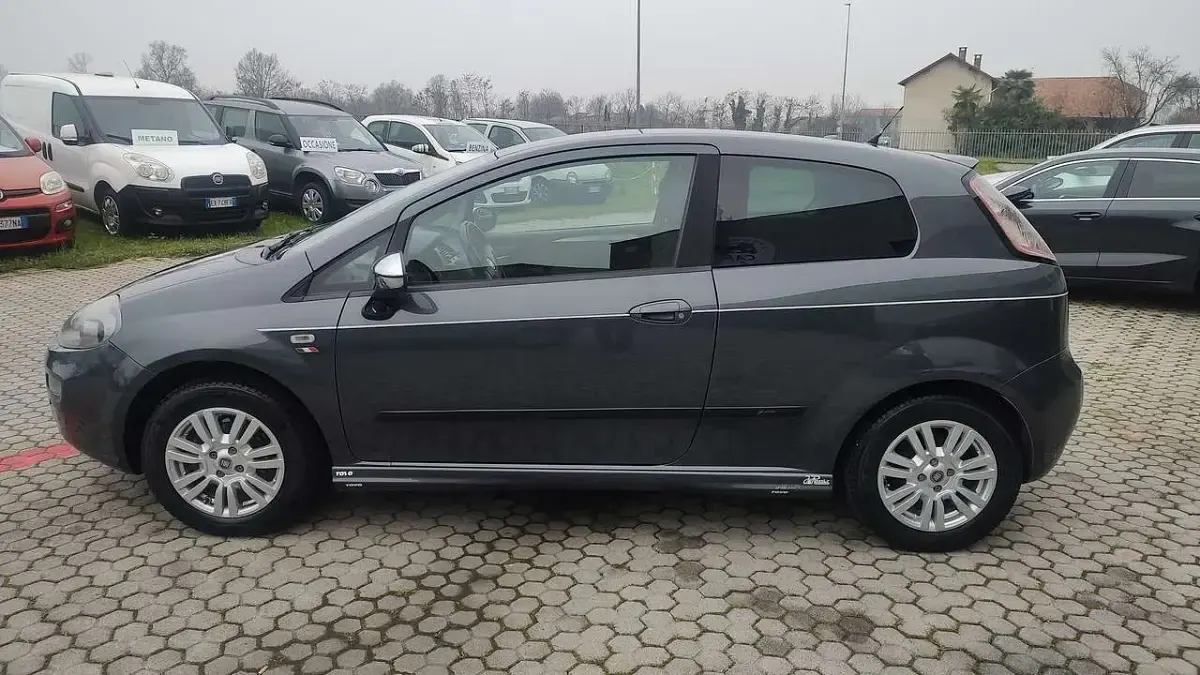 Usata Fiat Punto Lounge 77 CV (56 kW) 2013 Grigio Utilitaria