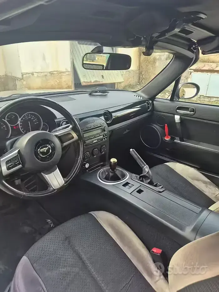 Usata Mazda MX5 126 CV (92 kW) 2006 Nero Cabrio