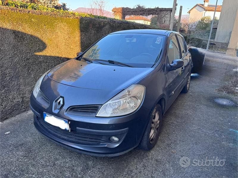 Usata 2005 Renault Clio II | 500 € (Super prezzo) - Immagine 1/4