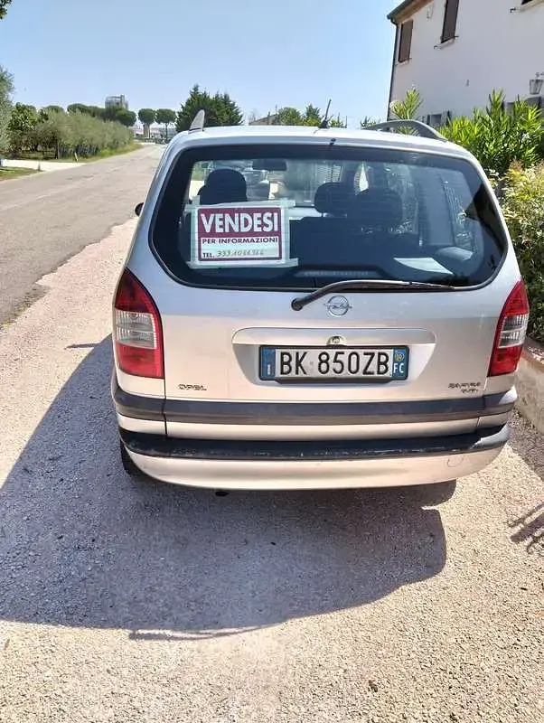 Usata Opel Zafira 82 CV (60 kW) 2000 Monovolume