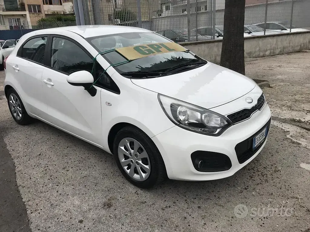 Usata Kia Rio EX 86 CV (63 kW) 2013 Bianco Berlina