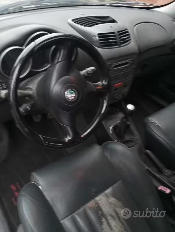 Usata Alfa Romeo 147 116 CV (85 kW) 2002 Grigio Utilitaria