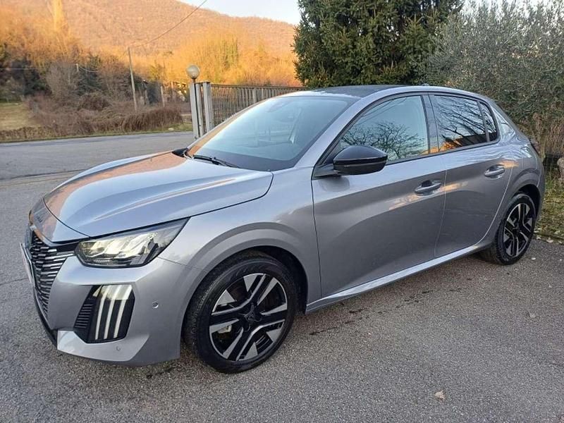 Usata Peugeot 208 Allure 101 CV (74 kW) 2024 Grigio Utilitaria