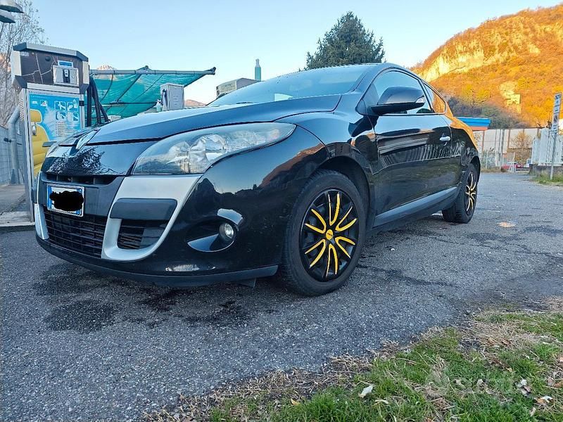 Nero Usata 2010 Renault Mégane III Coupé | 2000 € (Ottimo prezzo) - Immagine 1/4