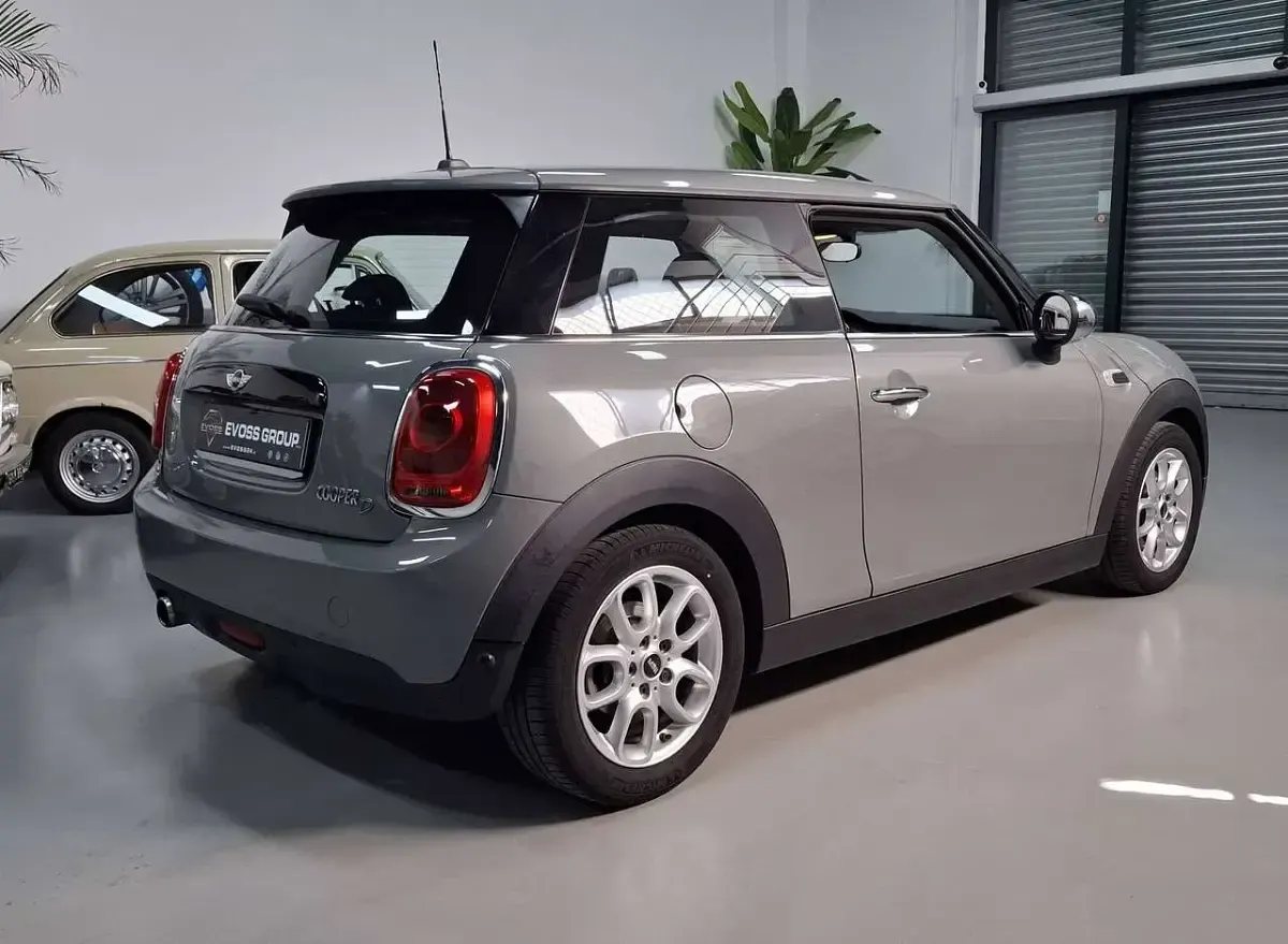 Usata Mini Cooper D 116 CV (85 kW) 2017 Grigio Utilitaria