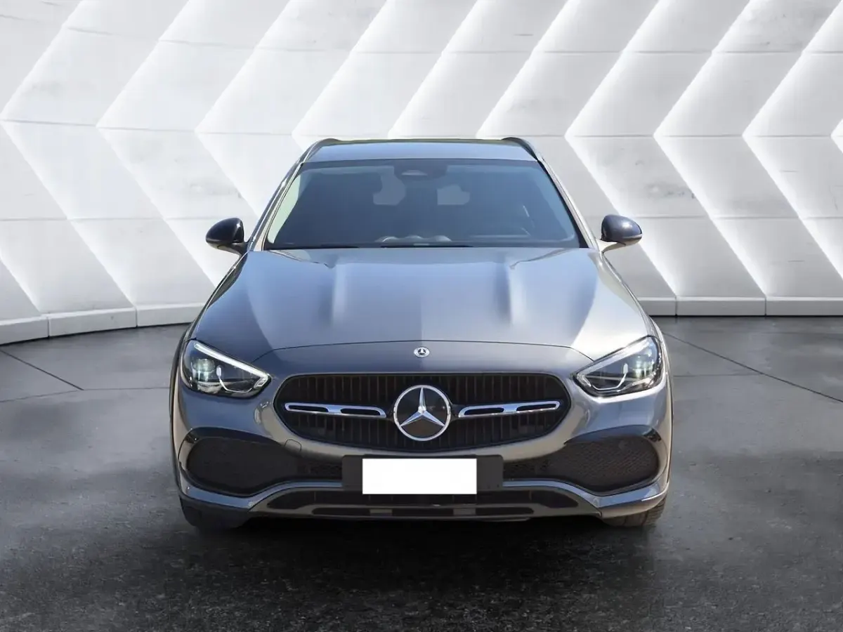 Usata Mercedes 220 Premium 200 CV (147 kW) 2023 Argento Station wagon