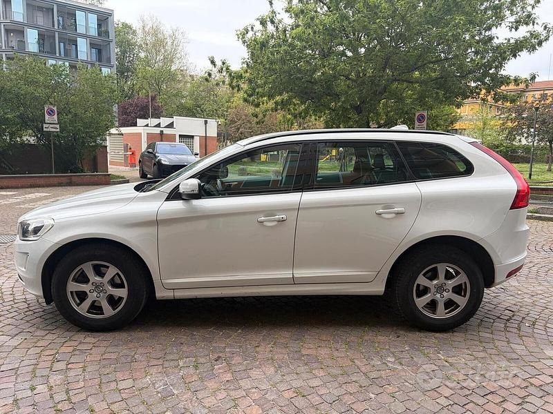 Usata Volvo XC60 Business Edition 150 CV (110 kW) 2015 Bianco SUV