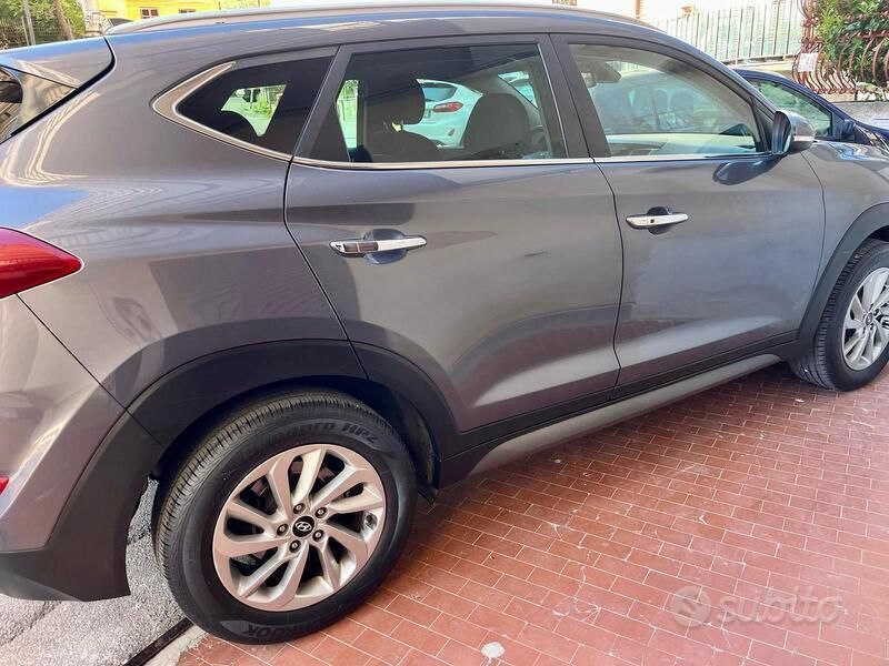 Usata Hyundai Tucson 116 CV (85 kW) 2016 Grigio SUV