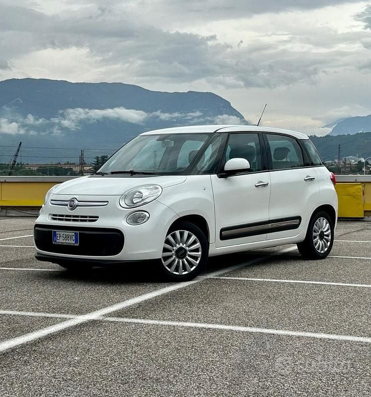 Bianco Usata 2013 Fiat 500L Lounge Monovolume | 6200 € (Buon prezzo) - Immagine 1/4