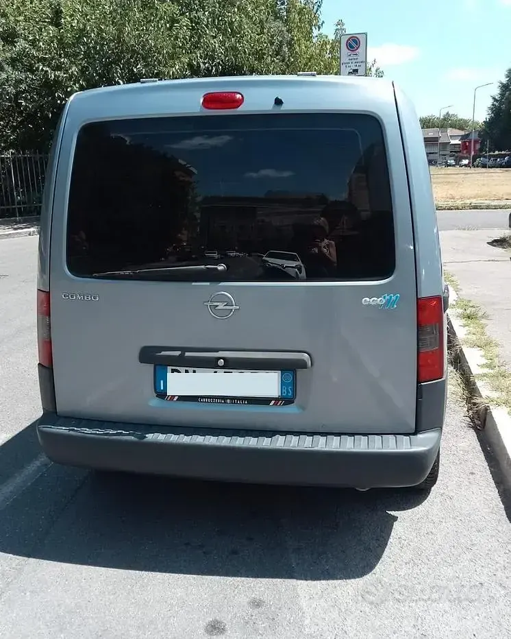Usata Opel Combo 97 CV (71 kW) 2008 Monovolume